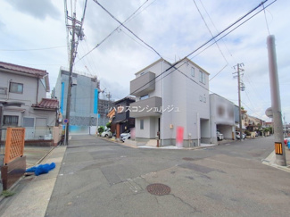 【前面道路含む現地写真】