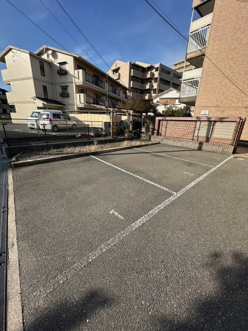 フェンネル千里の駐車場