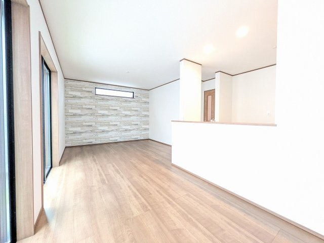 八王子市　大和田町　新築一戸建て　６期の内装|～15.03帖の明るいLDKで、家族団欒の時間をお過ごしいただけます～