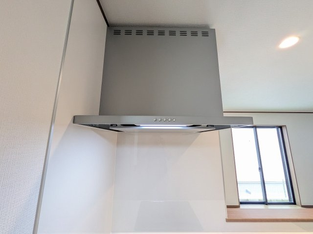 八王子市　大和田町　新築一戸建て　６期のキッチン|～スタイリッシュなフラットタイプのレンジフード～