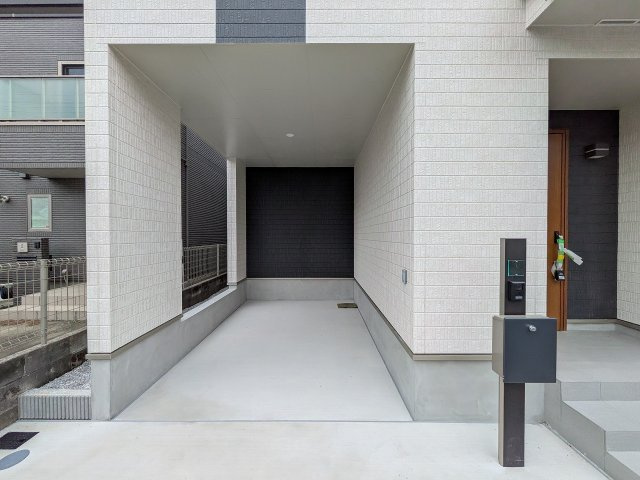 八王子市　大和田町　新築一戸建て　６期の駐車場|～ビルトインタイプの車庫1台分～