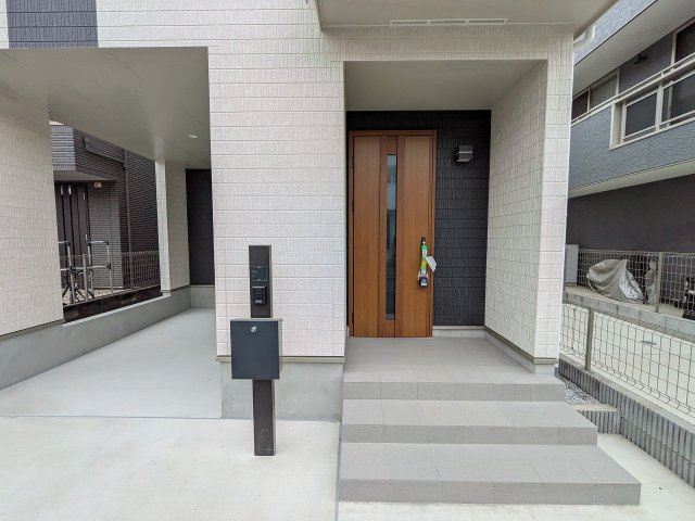 八王子市　大和田町　新築一戸建て　６期の玄関|～玄関は安心のWロックキーを採用～