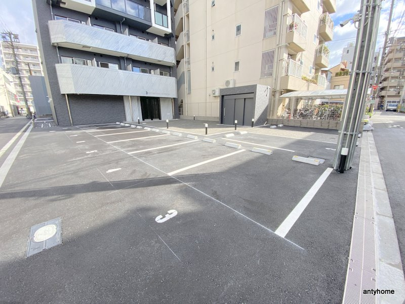 ソルテラス都島本通　仲介手数料無料の駐車場
