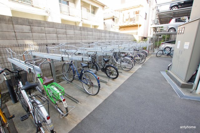 リッジ江坂（旧：ルクレ江坂）　仲介手数料無料の駐車場