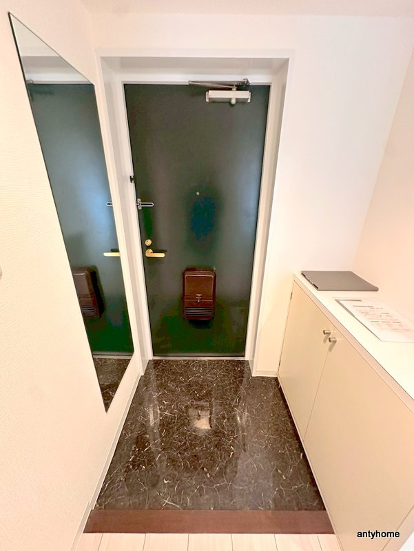 テンフォーティ　仲介手数料無料の玄関