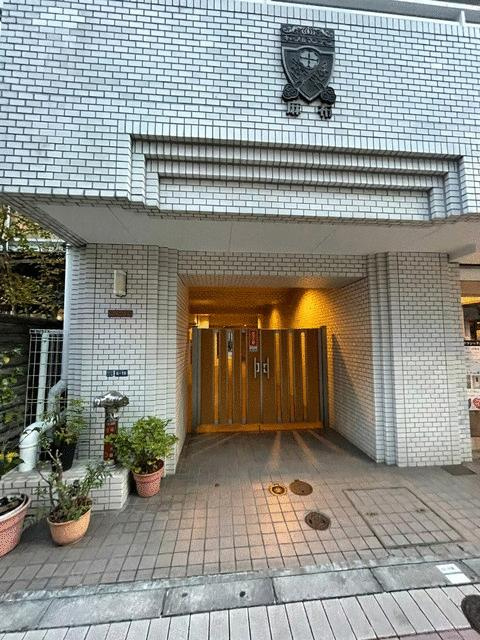 港区麻布十番３丁目の賃貸マンションのエントランス| 