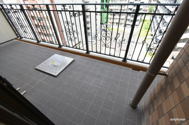 Luxe新大阪1　仲介手数料無料のバルコニー