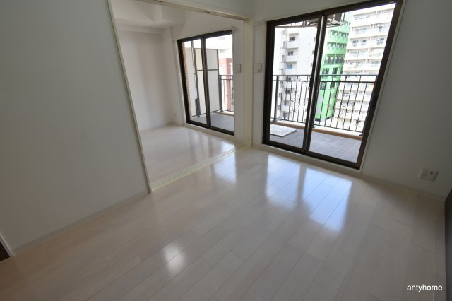 Luxe新大阪1　仲介手数料無料の洋室