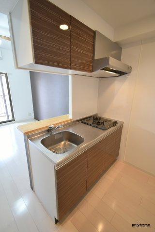 Luxe新大阪1　仲介手数料無料のキッチン