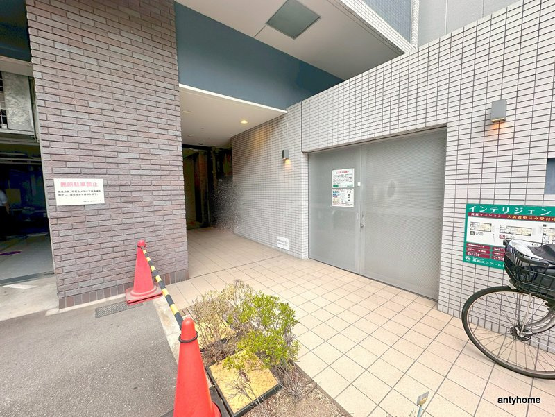 インテリジェンス御堂　仲介手数料無料のエントランス
