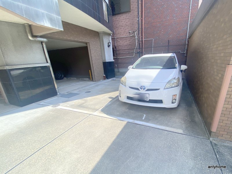 セレッソコート上本町イースト　仲介手数料無料の駐車場