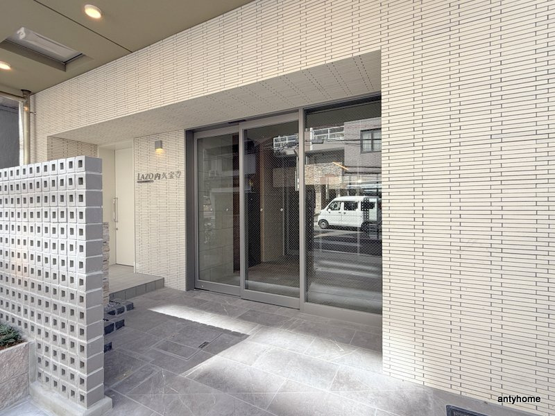 LAZO内久宝寺　仲介手数料無料のエントランス