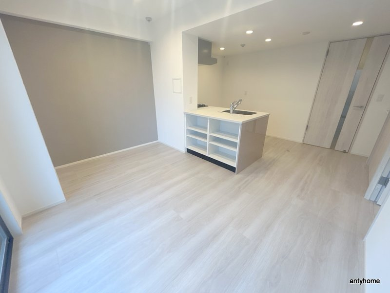 LAZO内久宝寺　仲介手数料無料の居間・リビング