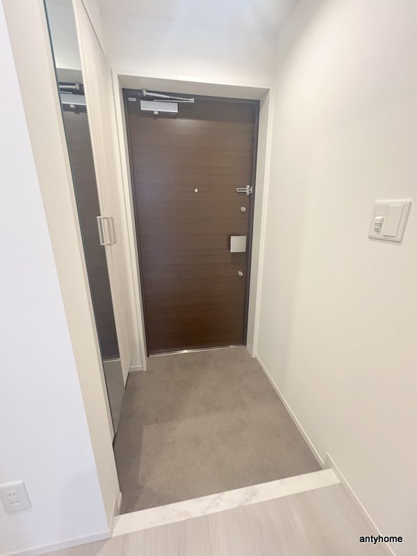 LAZO内久宝寺　仲介手数料無料の玄関