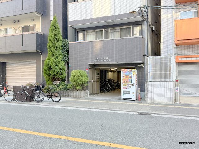グランパシフィック難波元町　仲介手数料無料のエントランス