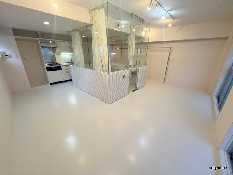 ガレット南森町　仲介手数料無料の居間・リビング