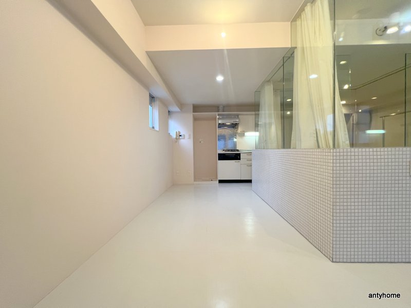 ガレット南森町　仲介手数料無料の居間・リビング