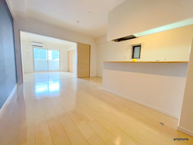 ラクラス長堀橋　仲介手数料無料の居間・リビング