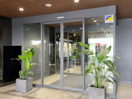 LUCID　SQUARE　SEMBAのエントランス