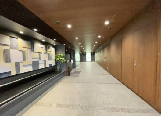 LUCID　SQUARE　SEMBAのエントランス