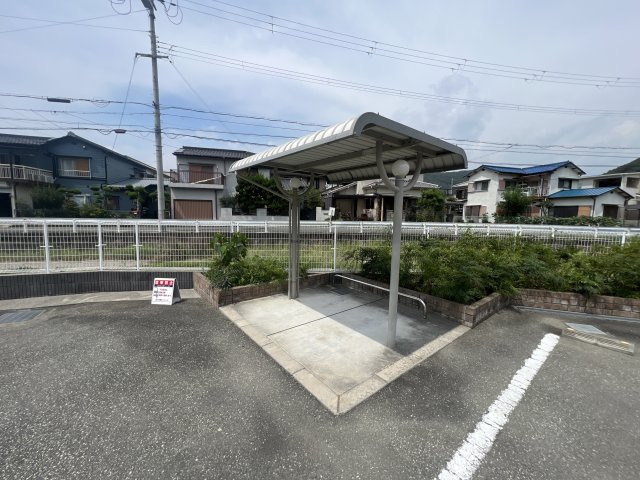 シン．シン．ハウスＢの駐車場