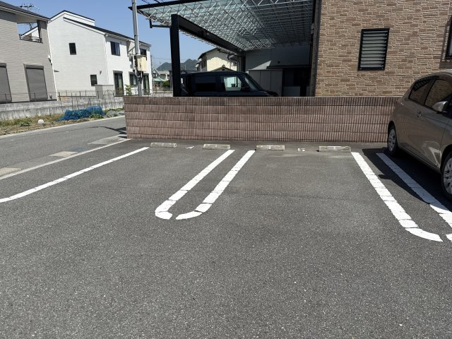 エンジェル　コートの駐車場