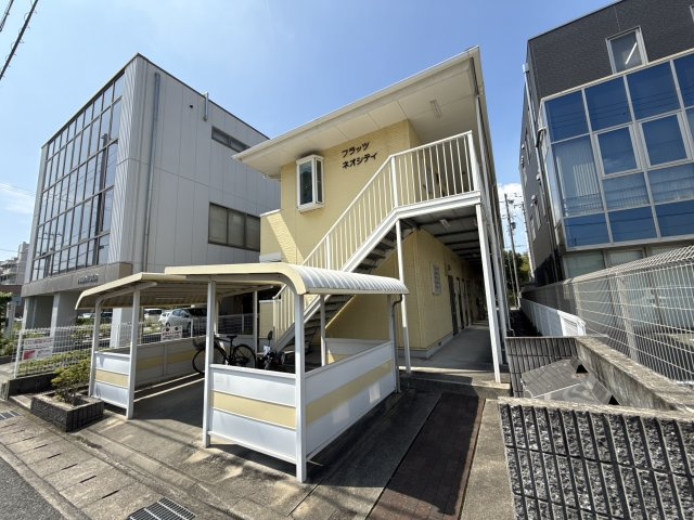 フラッツネオシティーの外観