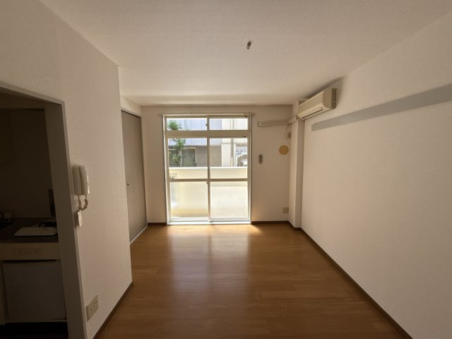 フラッツネオシティーの居間・リビング