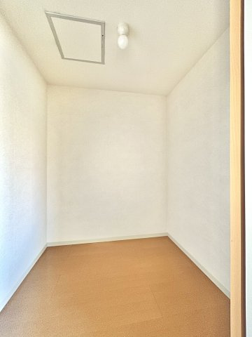 グランバリエ下山の洋室