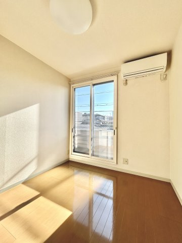 グランバリエ下山の洋室