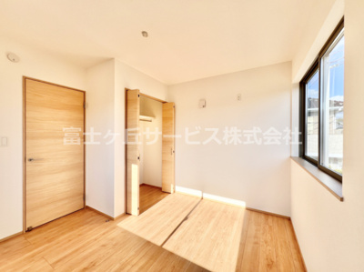 【洋室】 | 裾野市茶畑 2期 新築一戸建て | 5.5帖の洋室です