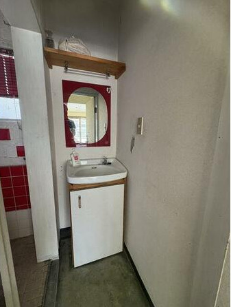 近江八幡市安土町下豊浦の店舗事務所の洗面所