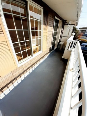 【バルコニー】 | トレス・シエーネ | バルコニーからの眺めを楽しみながら食事をしませんか