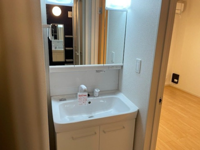 【洗面所】 | カサ・ヴィアーレⅡ | 使いやすい洗面所です