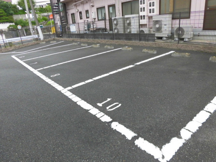 神戸市北区鈴蘭台北町３丁目のアパートの駐車場