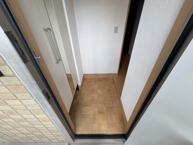 神戸市北区鈴蘭台北町３丁目のアパートの玄関
