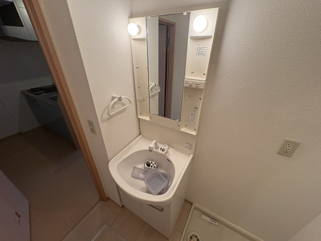 神戸市北区鈴蘭台北町３丁目のアパートの洗面所