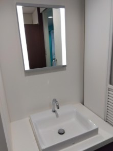 ウエストスクエアビルの洗面所