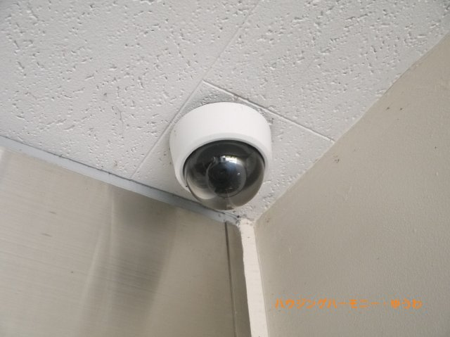 【防犯設備】 | サンライズ蓮根 | 防犯カメラが備え付けられていますので、万が一にも安心です