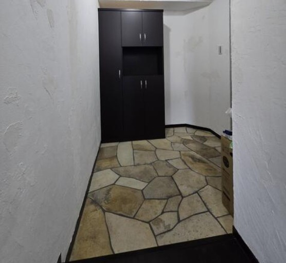 高知市南ノ丸町　ASハイライン3階の玄関|収納もある玄関です