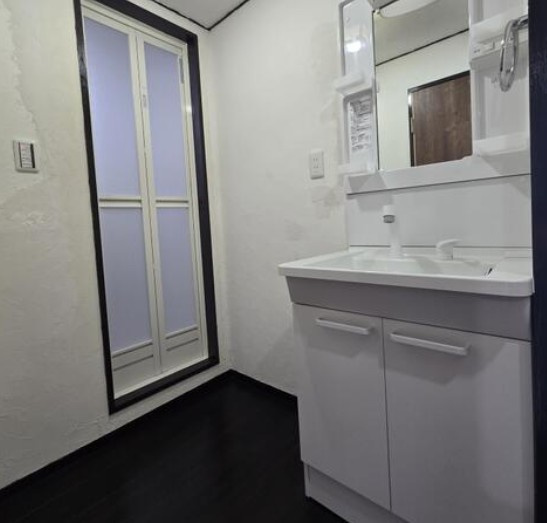 高知市南ノ丸町　ASハイライン3階の独立洗面台|使いやすい独立洗面台です