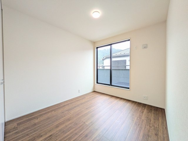 八王子市　下恩方町　新築一戸建て　１期の洋室|～バルコニーに面している5.33帖の洋室～