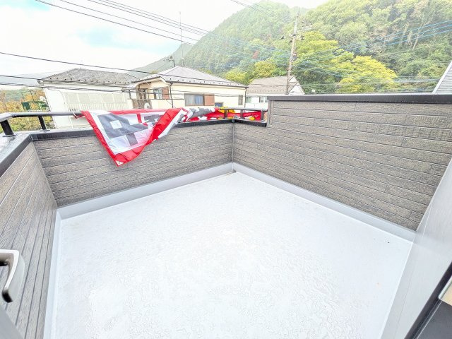 八王子市　下恩方町　新築一戸建て　１期のバルコニー|～広々としたルーフバルコニー　洗濯物やお布団をタップリと干せます～
