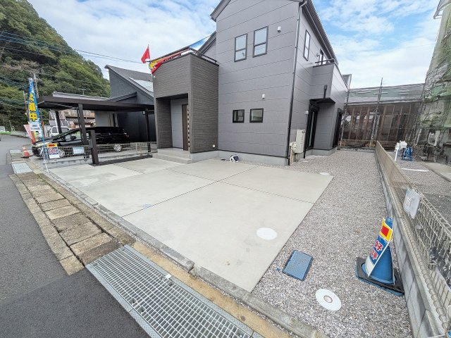 八王子市　下恩方町　新築一戸建て　１期の前面道路含む現地写真|～西側4.44ｍ道路に面しています～