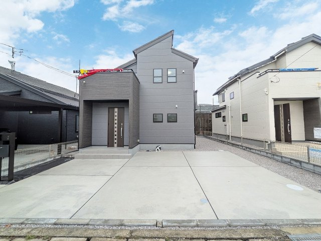 八王子市　下恩方町　新築一戸建て　１期の駐車場|～並列2台駐車可能カースペース付き～