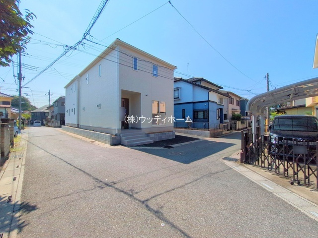 春日部市内牧第7　新築一戸建て　1号棟の前面道路含む現地写真