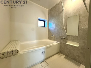 約1坪サイズのお風呂で足を伸ばして入浴できます☆
