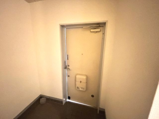 ハイム屋敷本の玄関