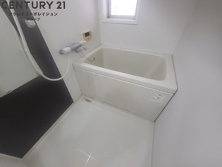 清潔感のある白を基調とした浴室です！