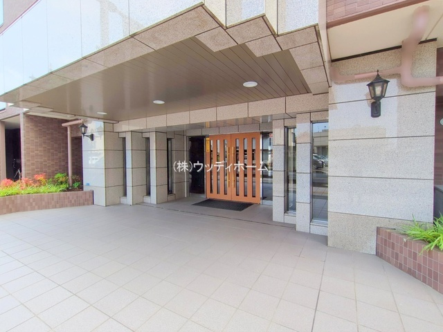 ロータリーパレスアリーラ春日部　中古マンションのエントランス